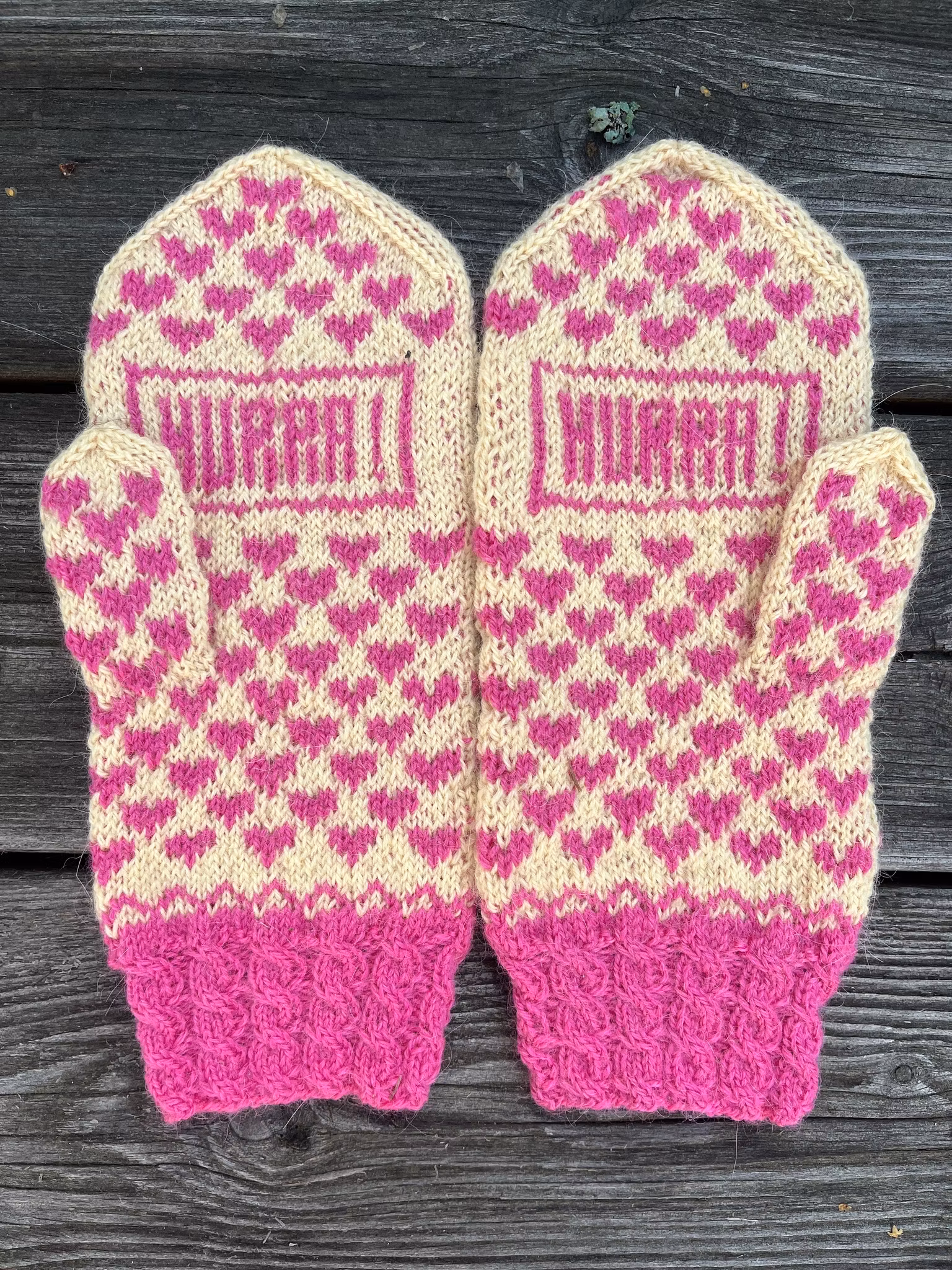 Snart är det fredag! Rosa med flätad mudd