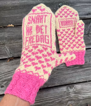 Snart är det fredag! Rosa med flätad mudd