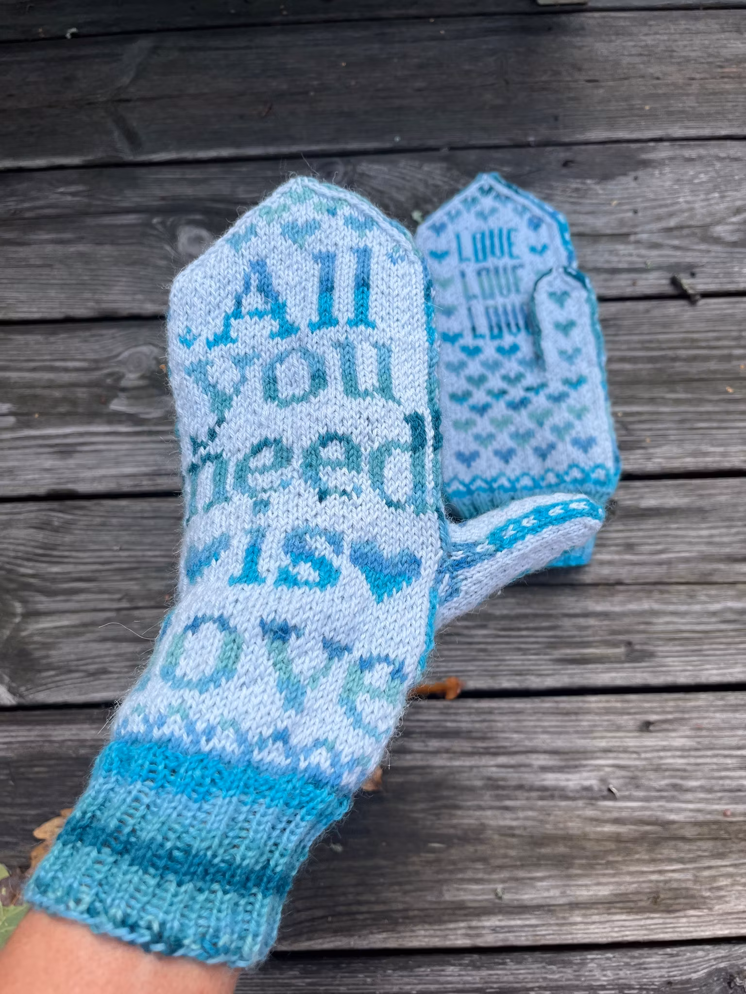 All you need is love, turkosa