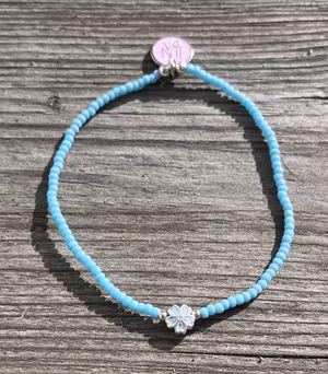 Blåturkost med ljusblå blomma