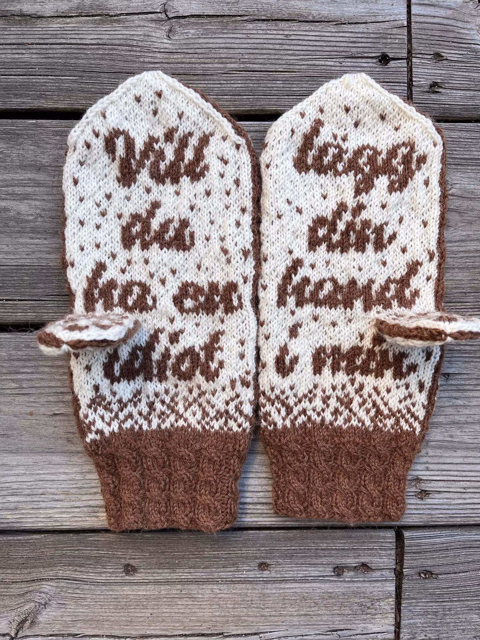 Håkan-vantar, brun-vita