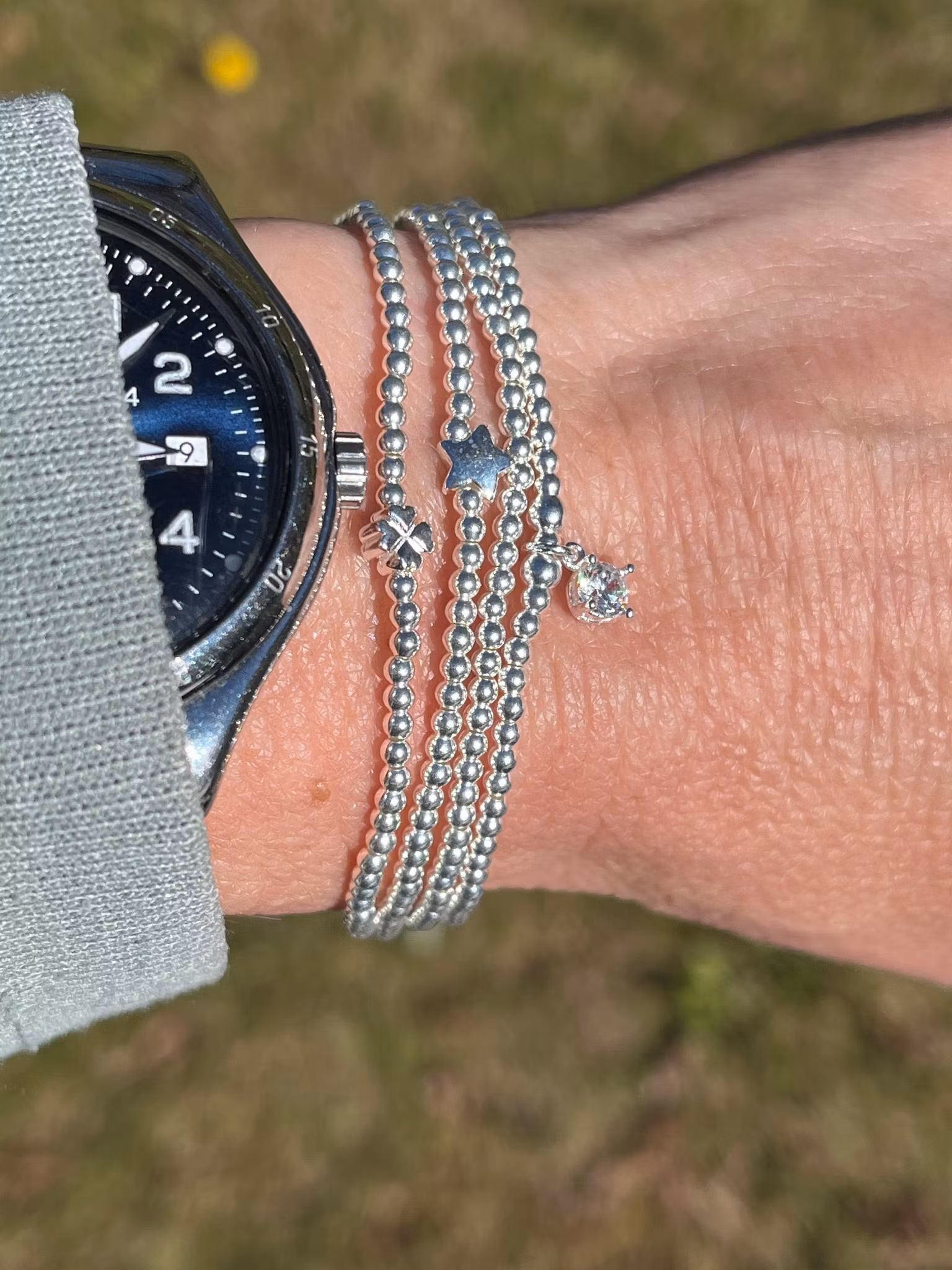 2 mm med gnistrande berlock
