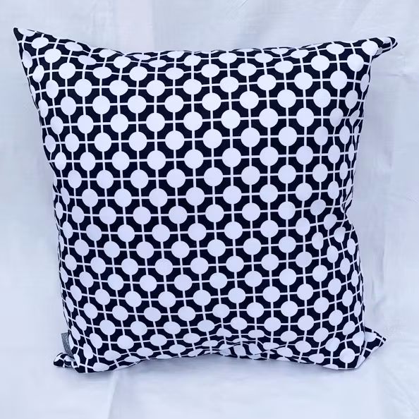 Pillow Hiddenshe Black/White