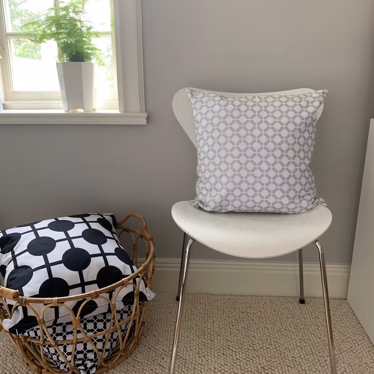Pillow Hiddenshe White/Black