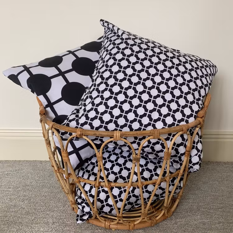 Pillow Hiddenshe Black/White