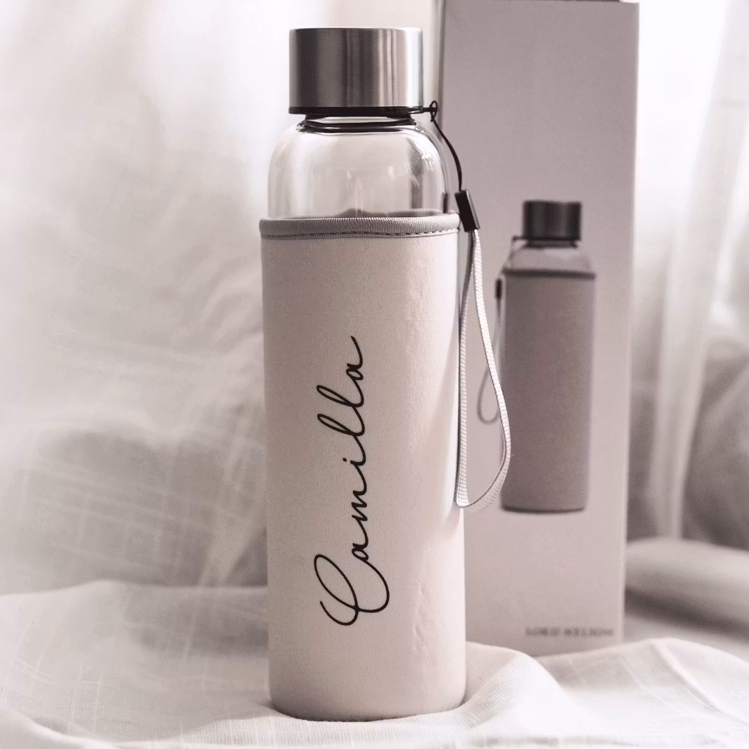 Glasflaskor med namn - MiNora - Personliga presenter