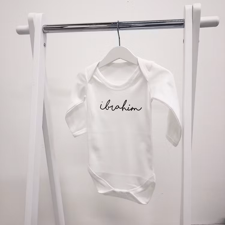 Babybody med namn