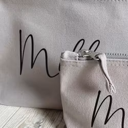 Necessär grå med namn - Medium