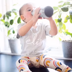 T-shirt med namn - Grå