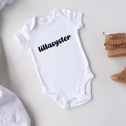 Body med text "lillasyster"