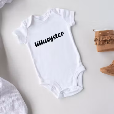 Body med text "lillasyster"