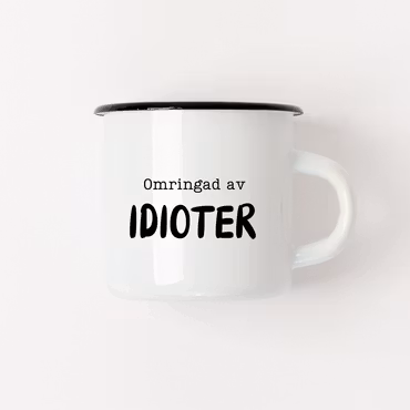 Emaljmugg - Omringad av idioter