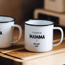 Emaljmugg - Vi älskar dig Mamma (barnens namn)