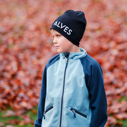 Barnmössa med namn - Svart och Vit