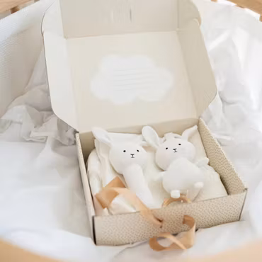 Lyxig Presentask - Utvalda gåvor (filt med namn)