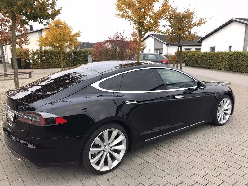 Tesla S med solfilm