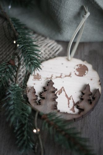 Julkula i trä - Stjärnhimmel och tomtefärd