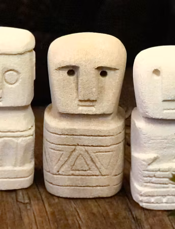 Maun Kik Enam Stone Statue