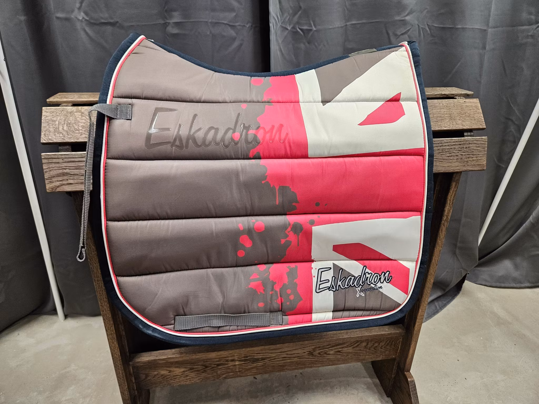 Schabrak, full, Eskadron