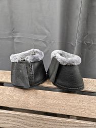 Boots, M
