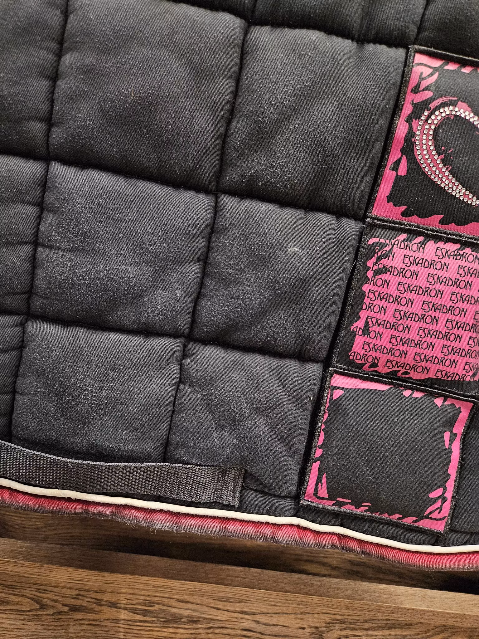 Schabrak, full, Eskadron