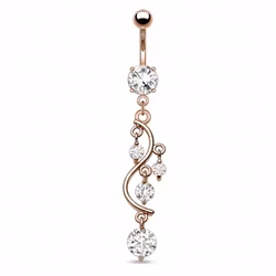 Vacker navelpiercing i roséguld