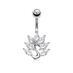 Vacker navelpiercing med påfågel
