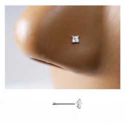 Piercing till näsa med ädelsten