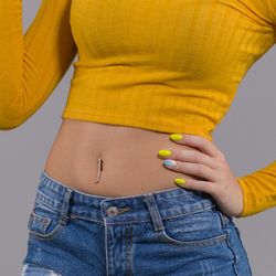 Omvänd navelpiercing ädelstenssnöre