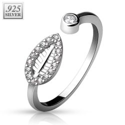 Ring i silver med ädelstensblad