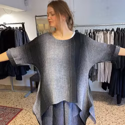 Stina svart och grå tunika från längorna