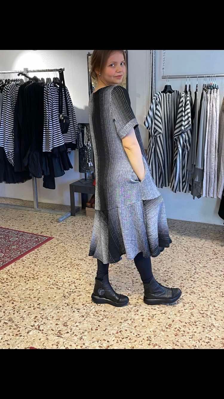 kitty klänning från Längorna