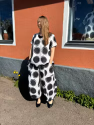 Heidi med pricken tunika i lin