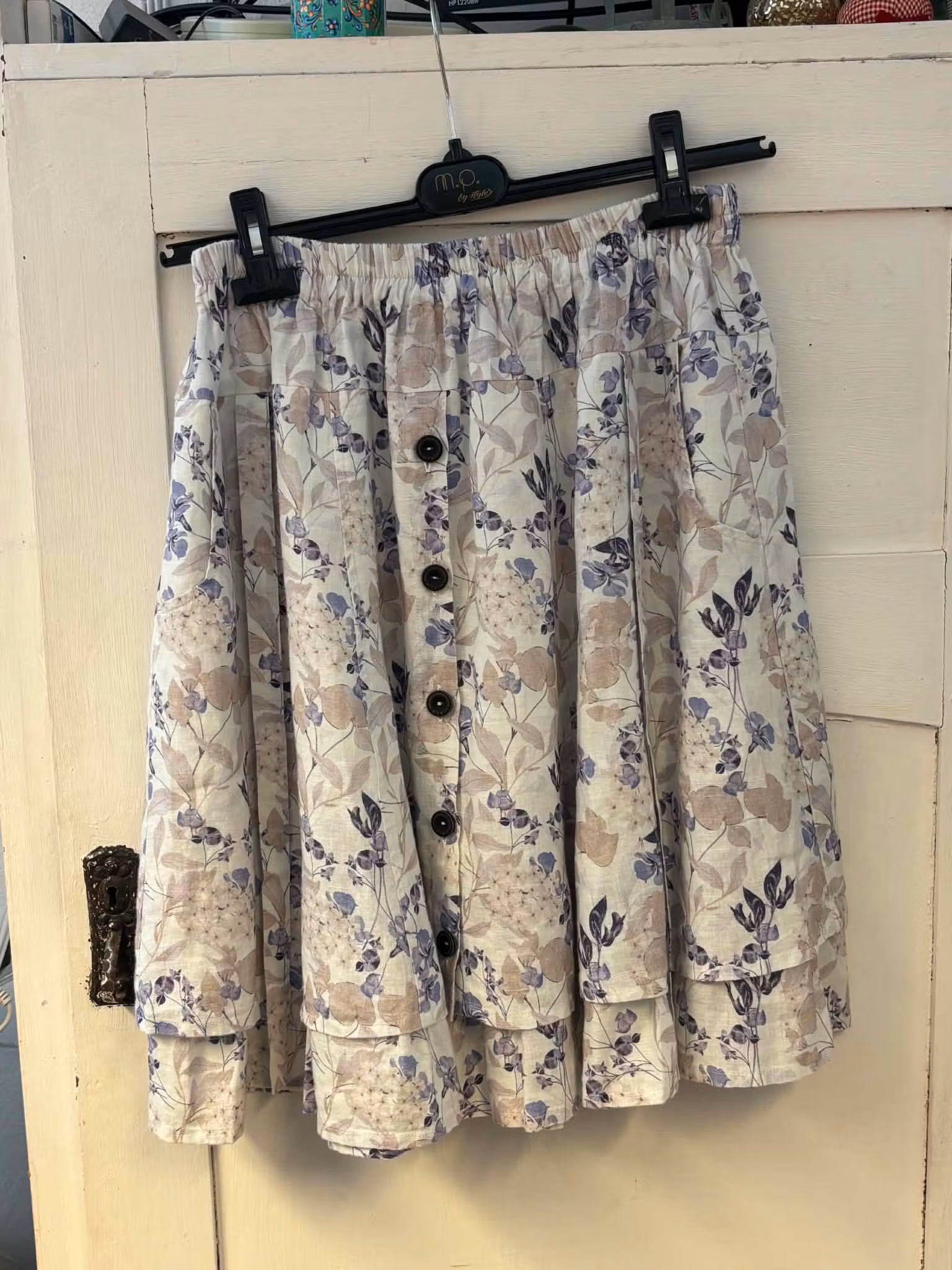 Nojje kjol med lavendelfärgade blommor Olars Ulla