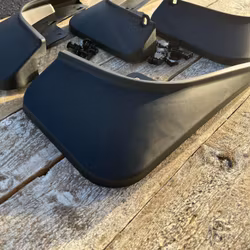 Stänkskydd mattsvarta, styckvis - Tesla Model S 2022+