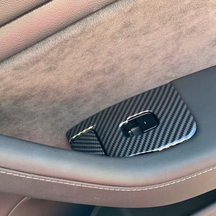 Paneler t fönsterhissknapprna i glossy carbon fiber - Tesla Model 3/Y
