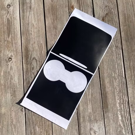 Svart matt folie för att skydda din mittkonsoll mot repor