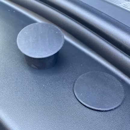 Silikonpluggar till frunken - set om 2 - Tesla Model 3 2021