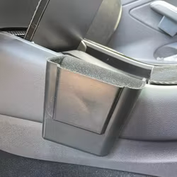 Sidofack t mittkonsollen - Tesla Model 3