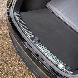 Tröskelskydd t bagageutrymmet, svartborstad - Tesla Model Y