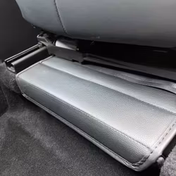 Förvaring under framsätena med lock - Tesla Model Y Legacy