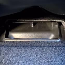 Skydd t luftutblåsen under framsätena - Tesla Model 3