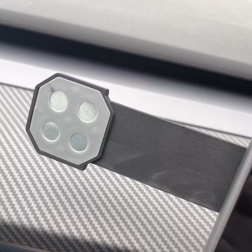 Dold mobilhållare - Tesla Model 3/Y