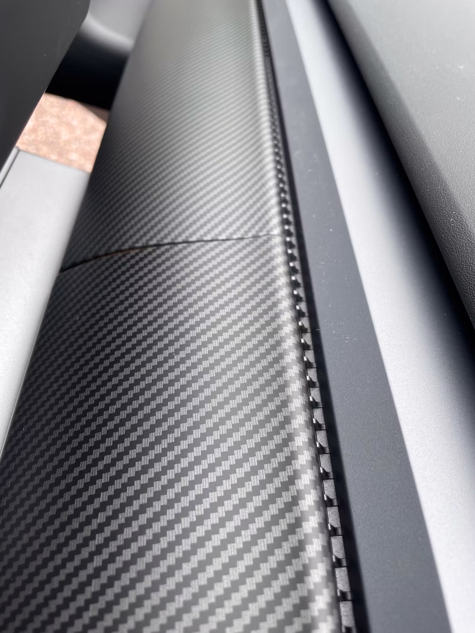 Paneler (2 st) t instrumentbrädan, matt carbon fiber - Tesla Model 3/Y