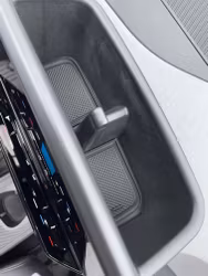 Förvaring bakom skärmen - ID.3