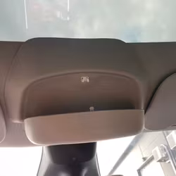 Förvaring till solglasögonen - Tesla Model Y Legacy