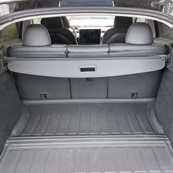 Insynsskydd rullgardin t bagaget - Tesla Model Y lev m hatthylla