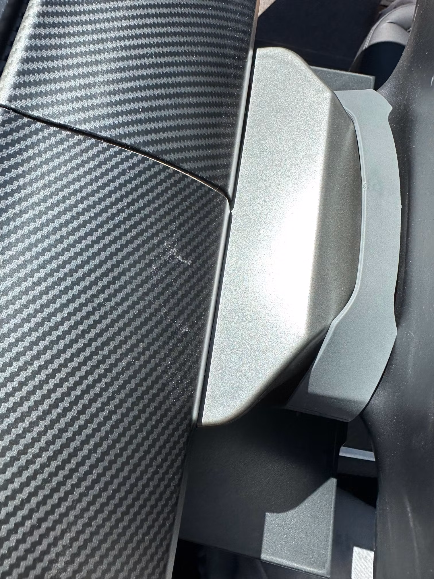 Förvaring under skärmen  - Tesla Model 3/Y