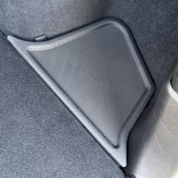 Mattor XPE till sidorna i bagaget -Tesla Model Y Berlin