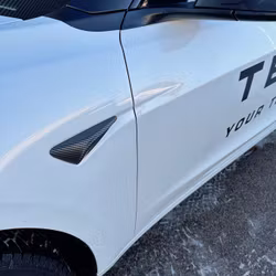 Paneler t sidoblinkers i matt carbon fiber - Tesla med HW4